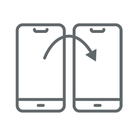 Zwei Smartphones mit Pfeil zeigen Datenübertragung oder Handywechsel im digitalen Alltag.
