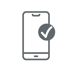 Smartphone mit großem Häkchen als Symbol für mobile Sicherheit und erfolgreiche Verifizierung.